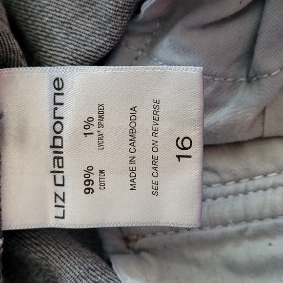 Liz Claiborne Knee Length Shorts - Picture 4 of 4